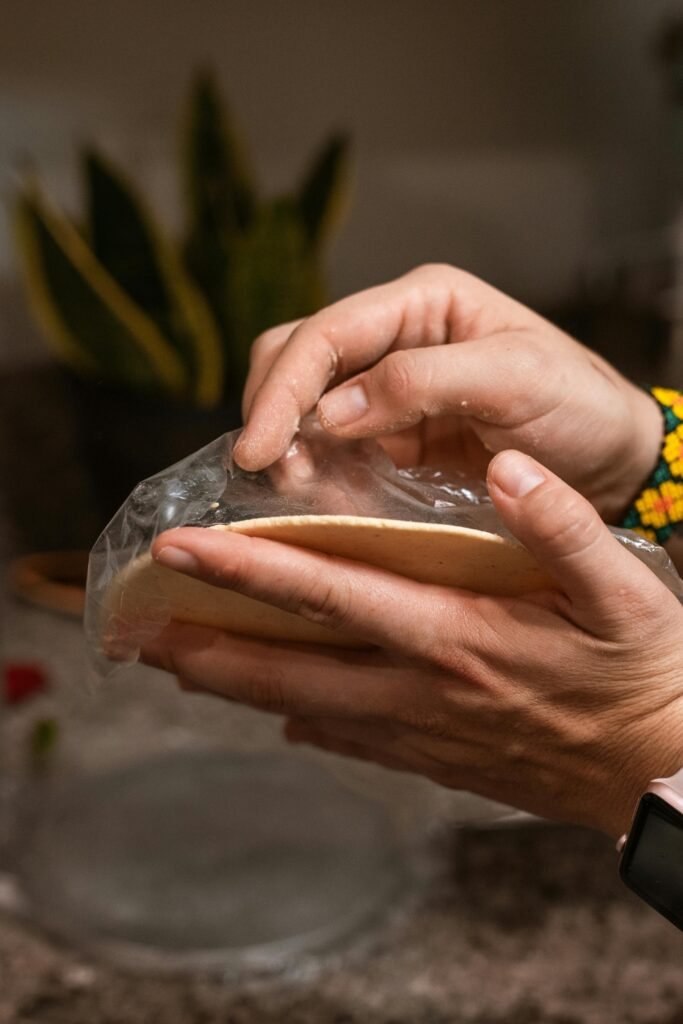 Hands making a tortilla